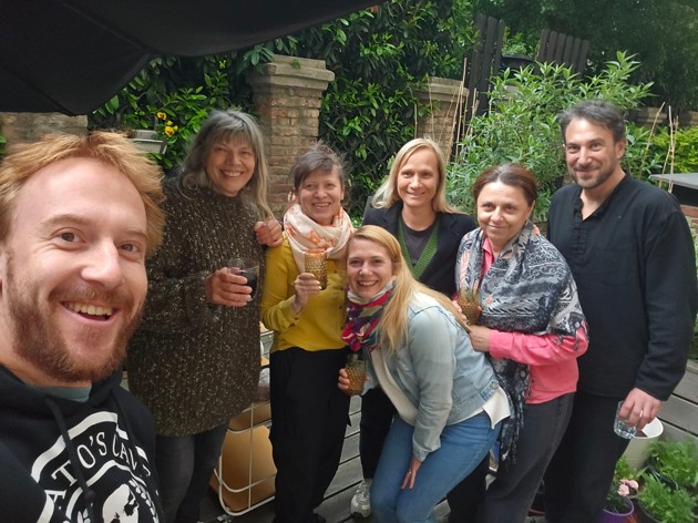 Koresponden�n� rozhovor mezi Denisou a Kamilou jako z�kladn� platforma k t�matu projektu Aktivn� imaginace.