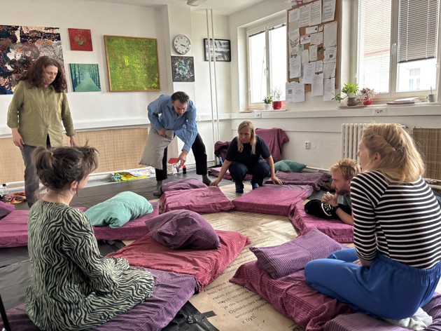 Koresponden�n� rozhovor mezi Denisou a Kamilou jako z�kladn� platforma k t�matu projektu Aktivn� imaginace.